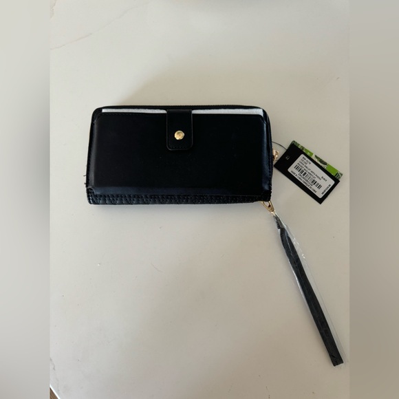 NWT | Badgley Mischka | Quilted Zip Around Wristlet Wallet | Black - Picture 3 of 5